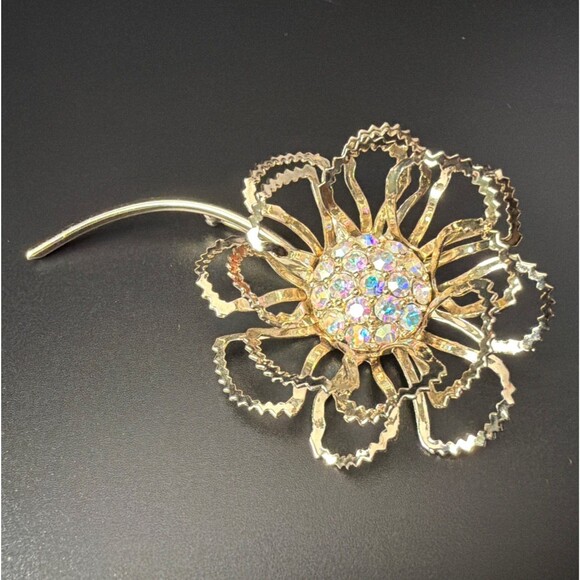 VINTAGE SARAH COVENTRY Flower Brooch Iridescent Aurora Rhinestone Gold Tone Pin - Picture 3 of 12